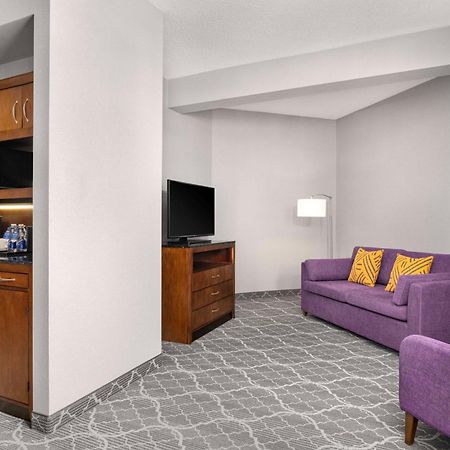 Hilton Garden Inn Calgary Airport מראה חיצוני תמונה
