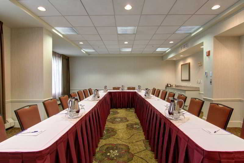 Hilton Garden Inn Calgary Airport מראה חיצוני תמונה