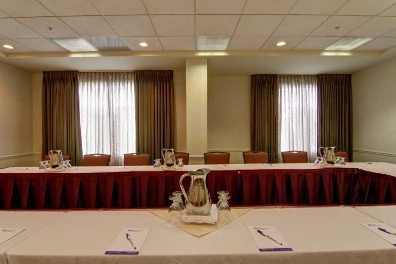 Hilton Garden Inn Calgary Airport מראה חיצוני תמונה