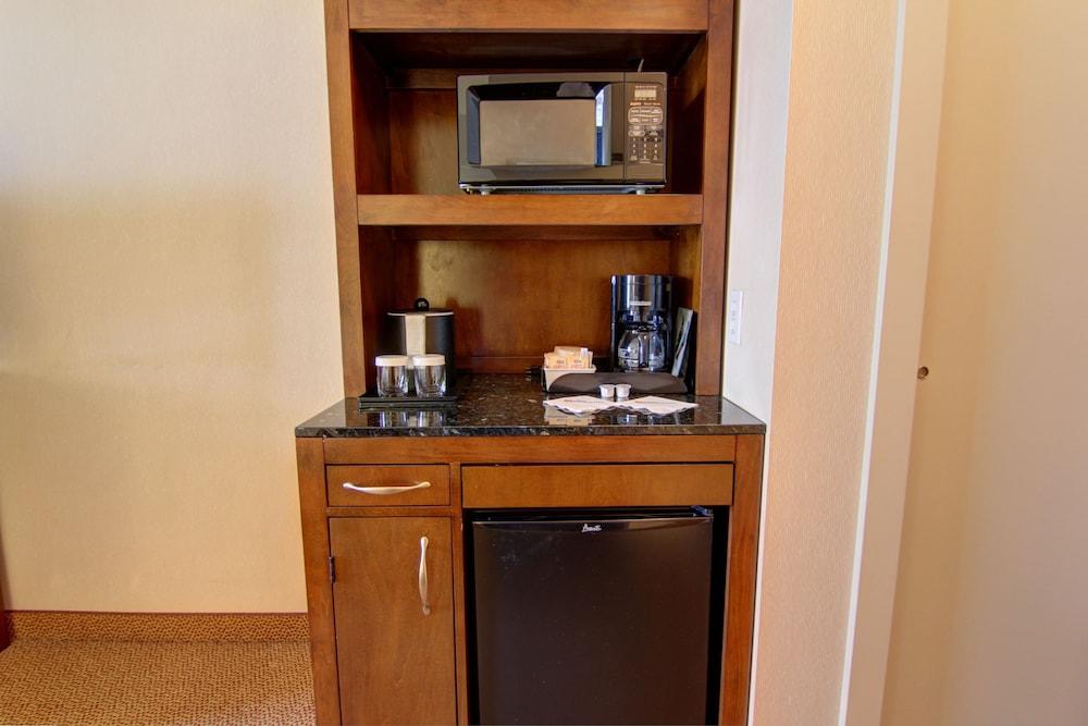 Hilton Garden Inn Calgary Airport מראה חיצוני תמונה