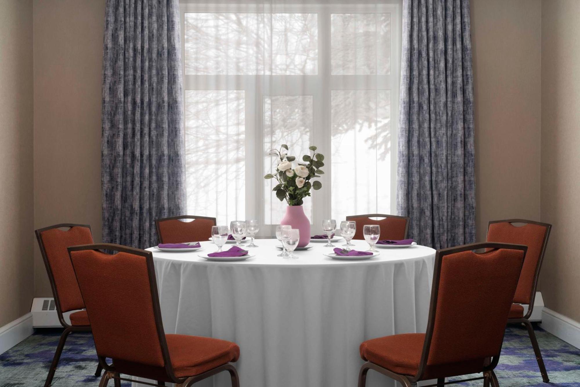 Hilton Garden Inn Calgary Airport מראה חיצוני תמונה