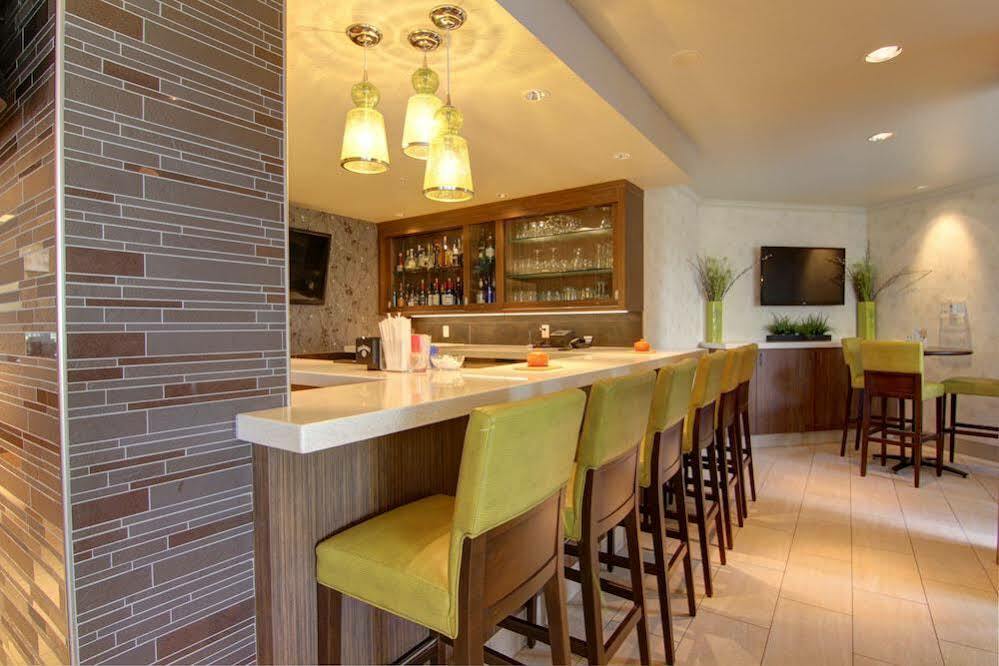 Hilton Garden Inn Calgary Airport מראה חיצוני תמונה